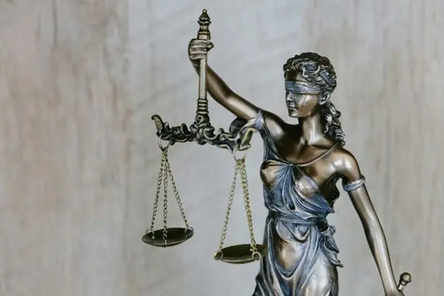 Balance de la justice — Expertise compliance et droit pénal